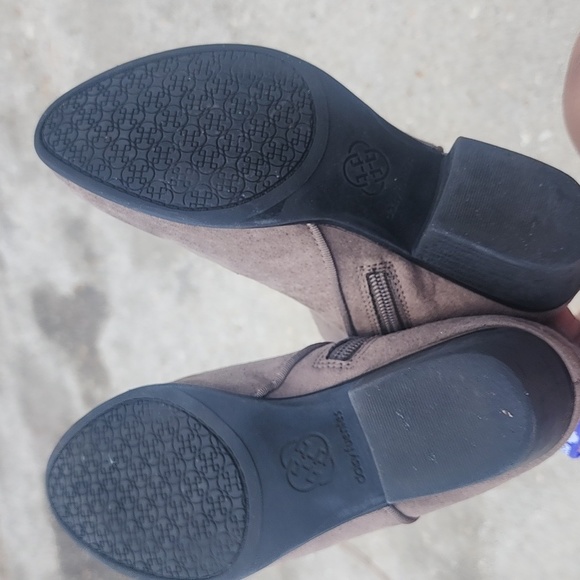 Boots - Picture 4 of 4